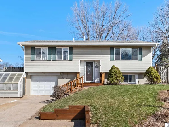 210 Hackberry Dr, Gretna, NE 68028
