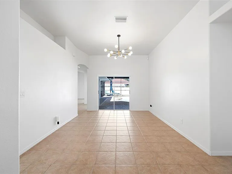 2210 Towering Oaks Cir — Photo 9