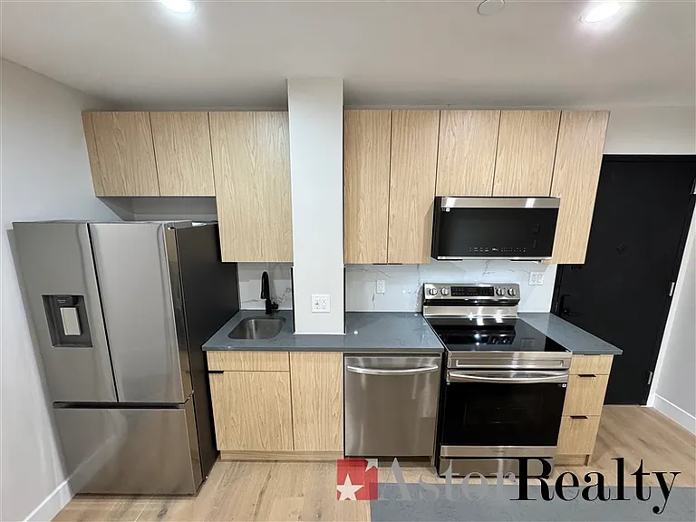 30-85 31st St #2E — Photo 3