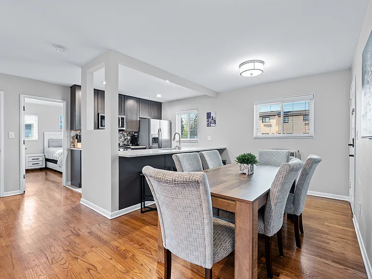 1703 W Catalpa Dr — Photo 3