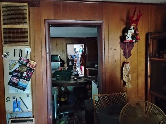 5th image of 807 NE 10th St