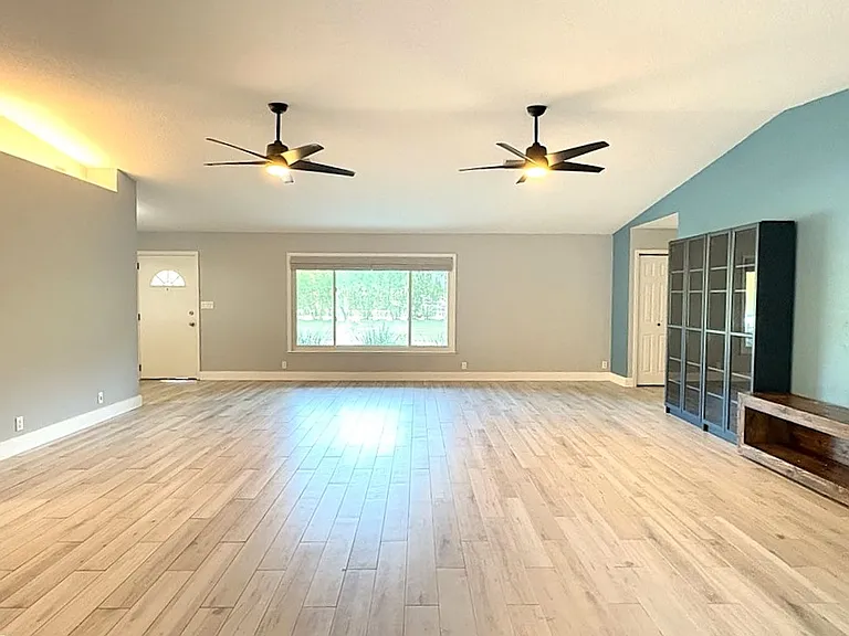 1029 Glenwood Rd — Photo 10