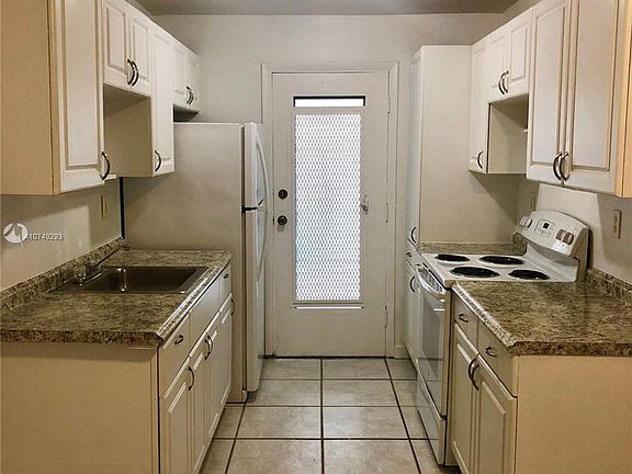 5th image of 950 Biarritz Dr APT 1