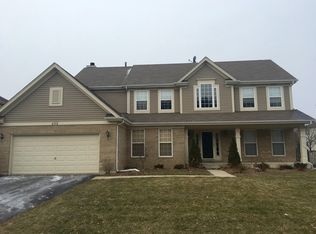 492 Old Walnut Cir, Gurnee, IL 60031