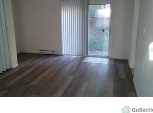 135 Hampshire Rd, Sicklerville, NJ 08081