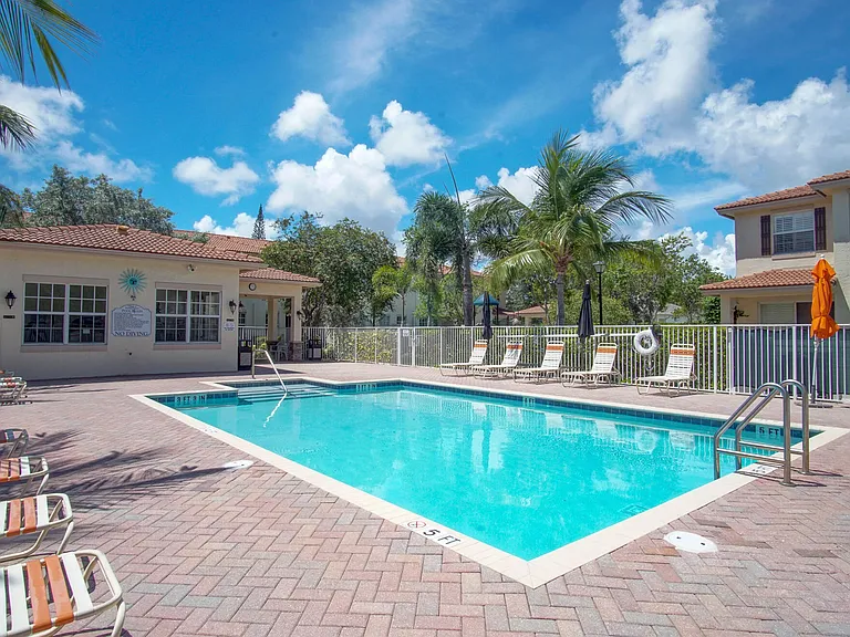 1020 E Longport Cir #F2 — Photo 26