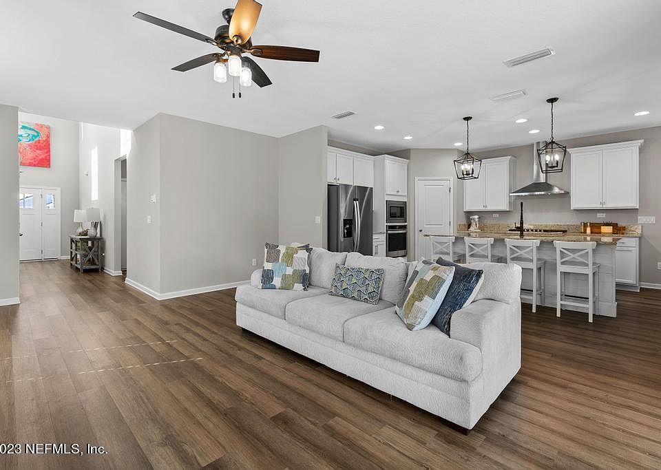 1st image of 157 FERNDALE Way