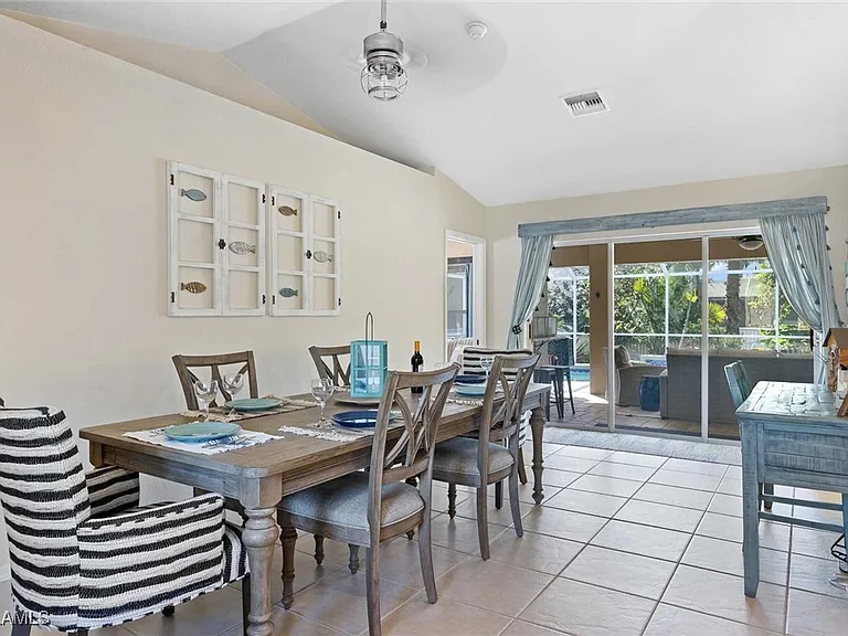 4810 SW 25th Pl — Photo 7