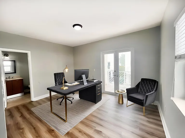 1045 SW 9th Ct — Photo 5