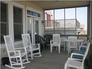1st image of 221 E Arctic Ave