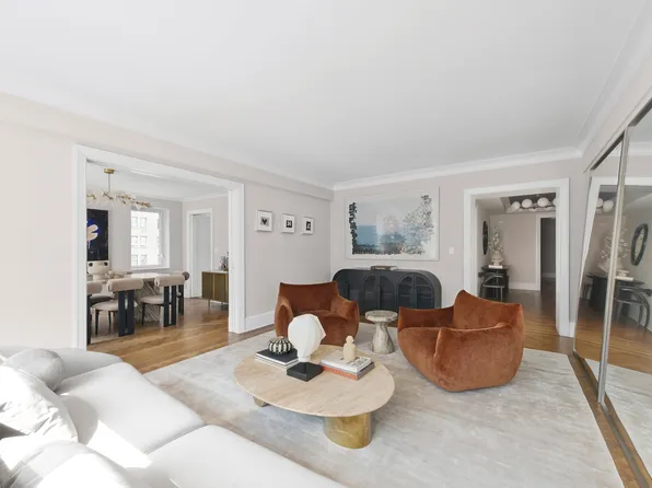 530 Park Avenue image 2 of 26