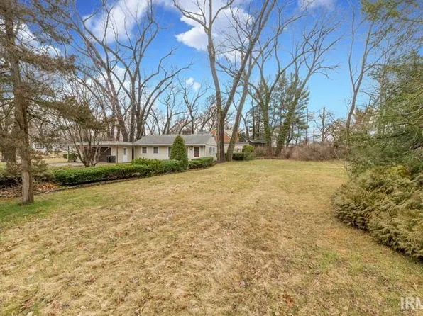 19025 Oakmont South Dr, South Bend, IN 46637