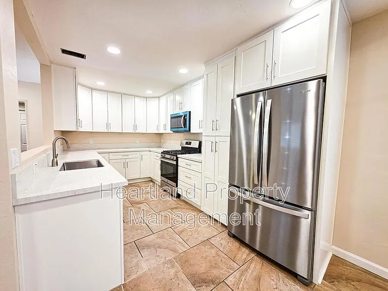 640 Claydelle Ave — Photo 8