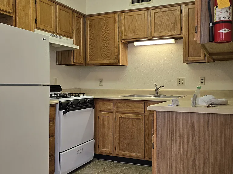 Updated Downtown 1 Bed w/ free WIFI & Gated Parking — Photo 30