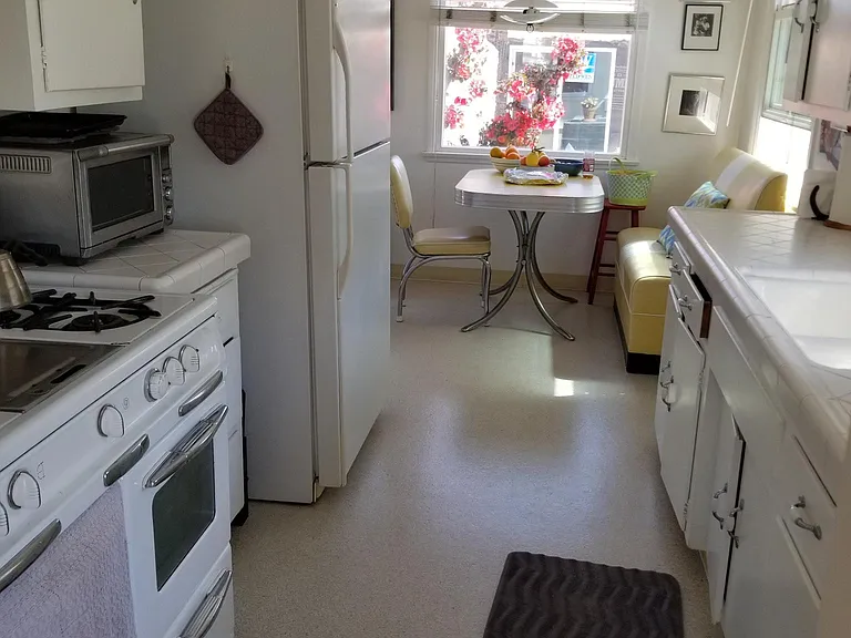 Kitchen 1950s decor