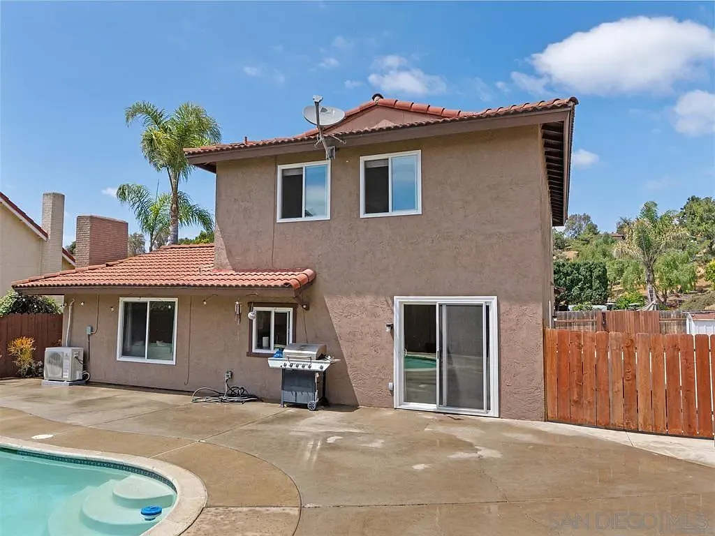 4 bed, 2.5 bath, 1731 sqft, $5,000 — Photo 2
