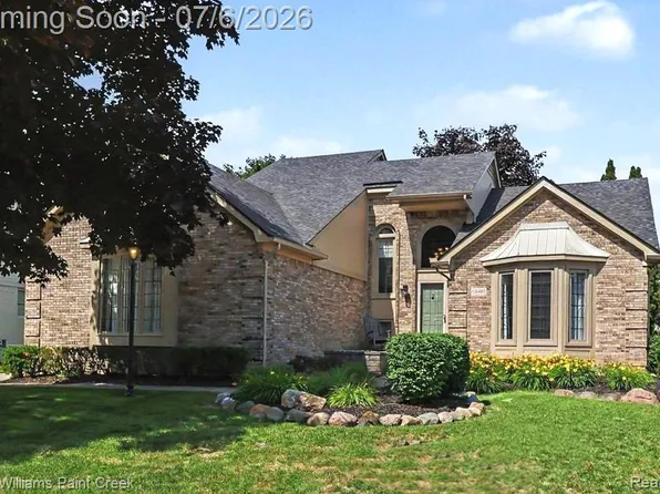 50483 Heatherwood Ln, Shelby Township, MI 48317