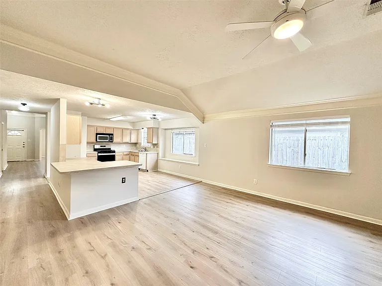 3907 Crystal Pass Ct — Photo 11