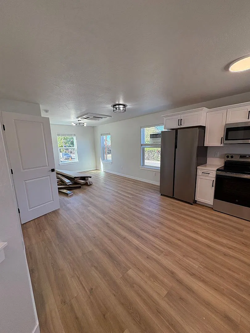 3-bedroom, 2-bathroom Townhouse — Photo 2