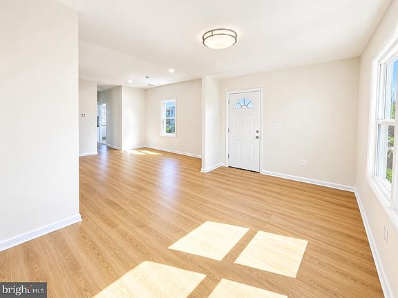 3rd image of 103 Logan Ln