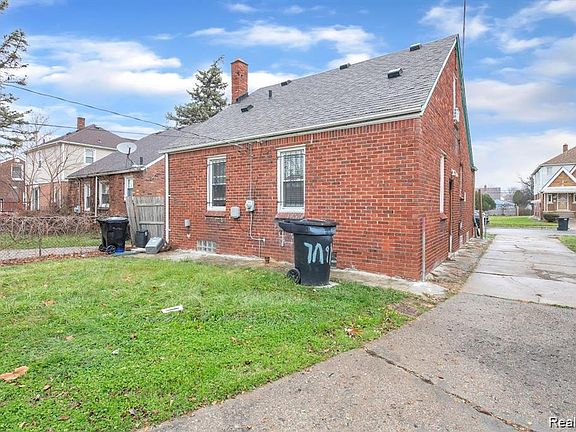 3rd image of 6839 Rosemont Ave