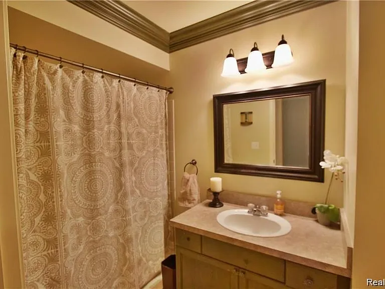 5445 Pine Aires Dr #124 — Photo 12