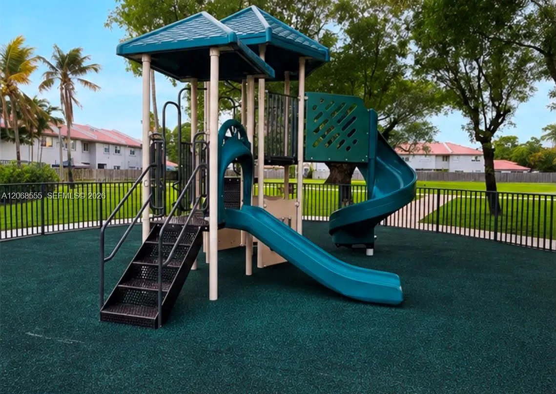Doral Landing Townhomes — Photo 4