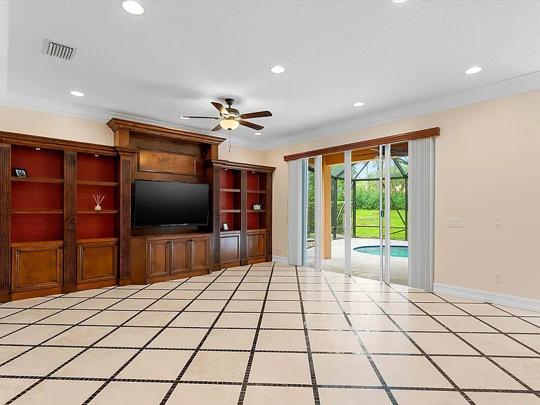 8882 Hidden Acres Dr — Photo 11