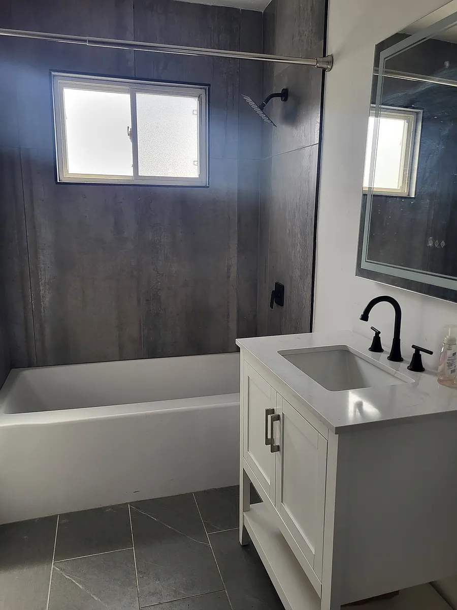 Bathroom - 10 S Dawes Ave #3