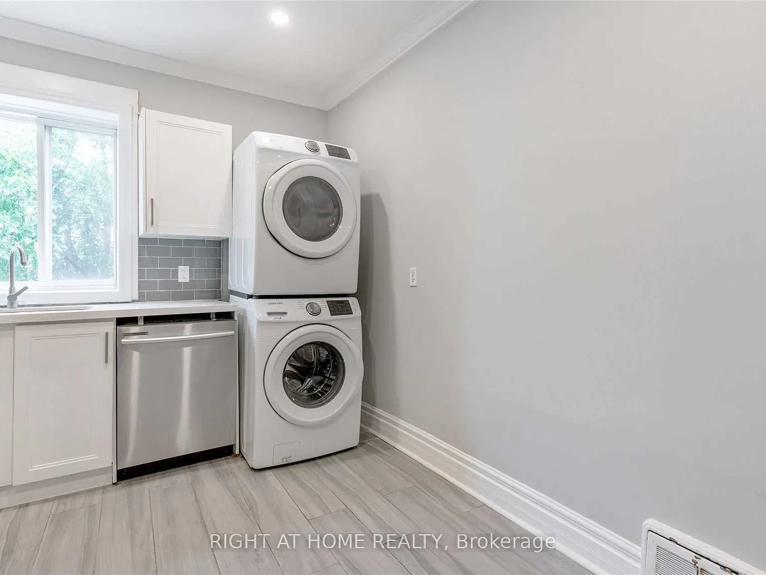 3 bed, $2,930 — Photo 4