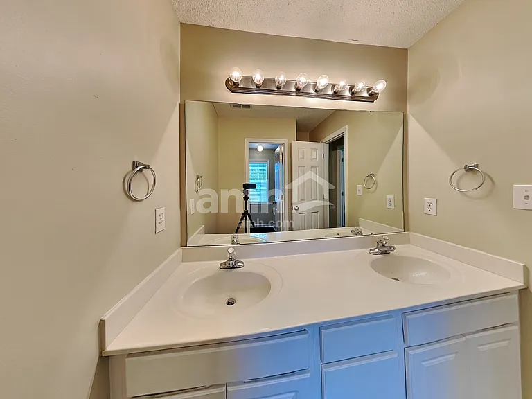 104 Trailing Oak Trl — Photo 12