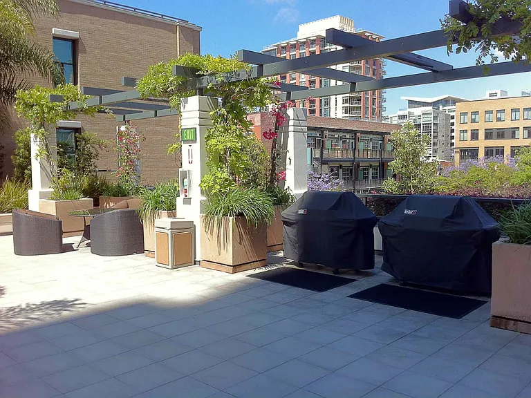325 7th Ave #201 — Photo 2