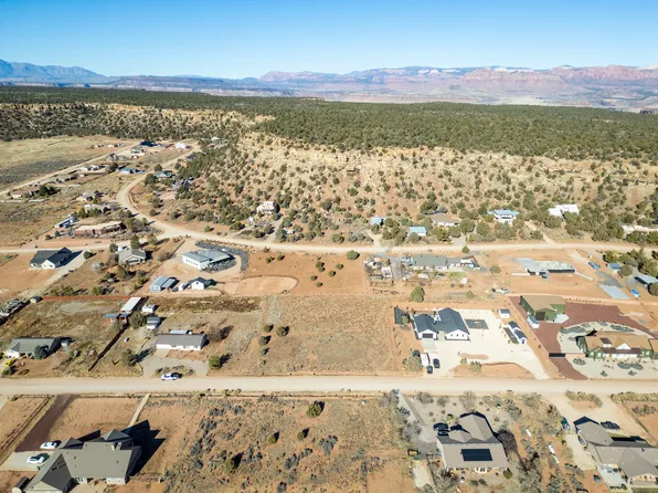922 W Smithsonian Way, Apple Valley, UT 84737