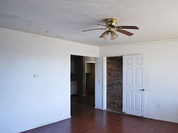 3rd image of 1914 Carol Dr