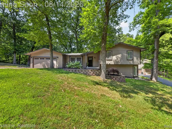 4998 Tiohero Blvd, Clarkston, MI 48348