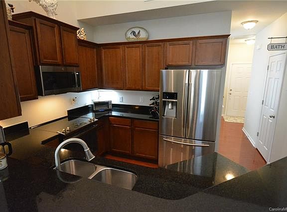 4th image of 655 Hicklin Dr