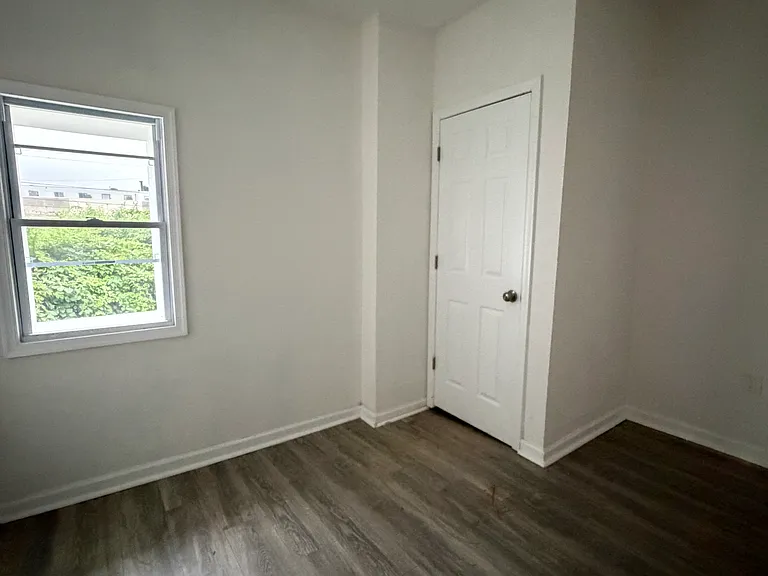 6125 Glenmore Ave #1 — Photo 9