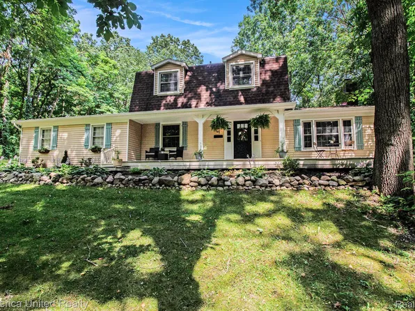 13900 Rocky Rdg, Hartland, MI 48353