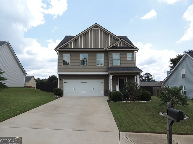 325 McGiboney Ln — Photo 1