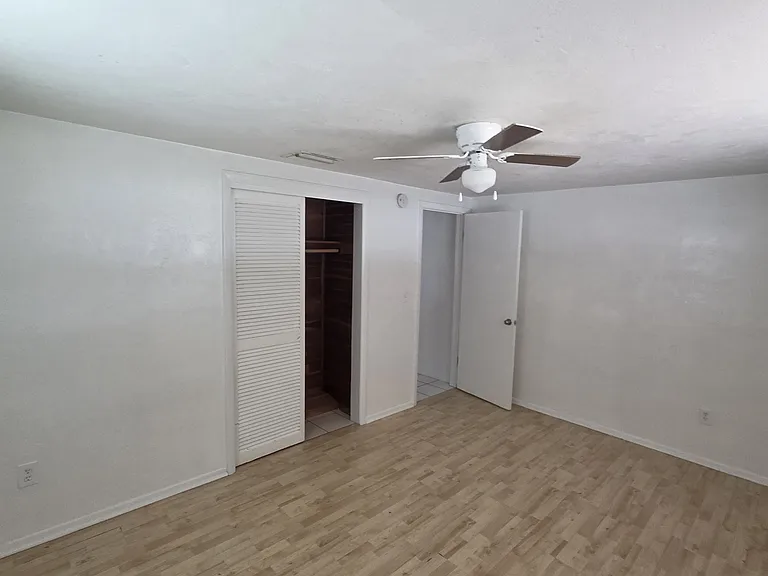3302 Bainbridge Dr — Photo 8