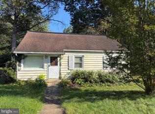 2119 Pimmit Dr, Falls Church, VA 22043