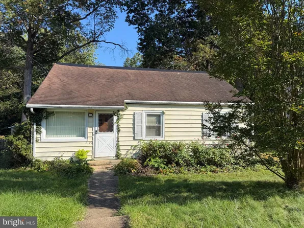 2119 Pimmit Dr, Falls Church, VA 22043