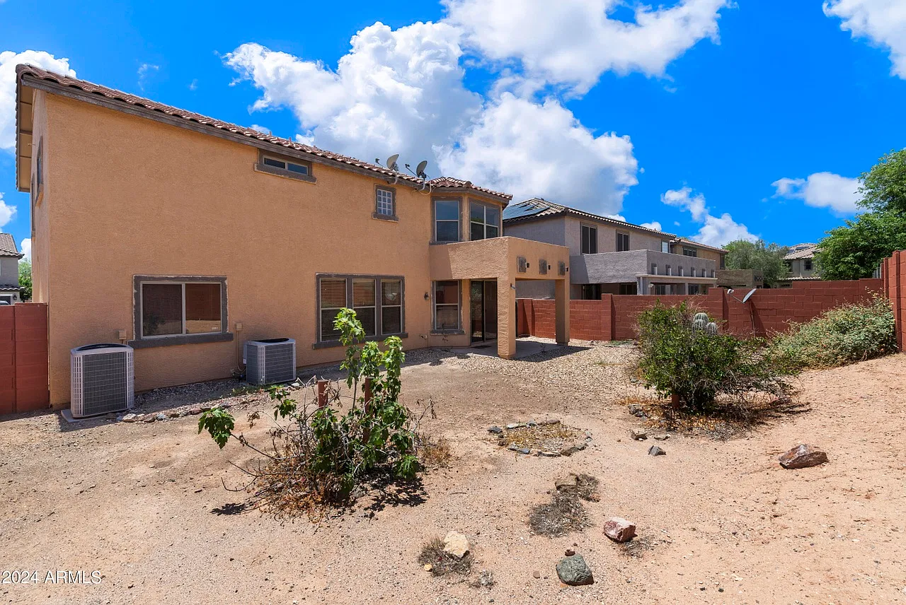5 bed, 2882 sqft, $2,700 — Photo 2
