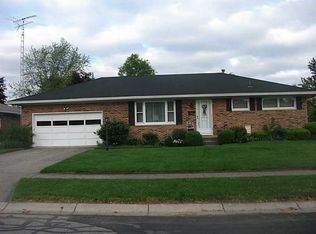 5042 Stoneridge Dr, Springfield, OH 45503