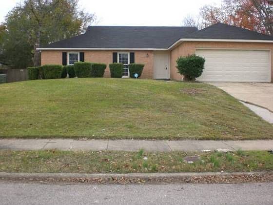 2nd image of 2117 Edinburgh Dr