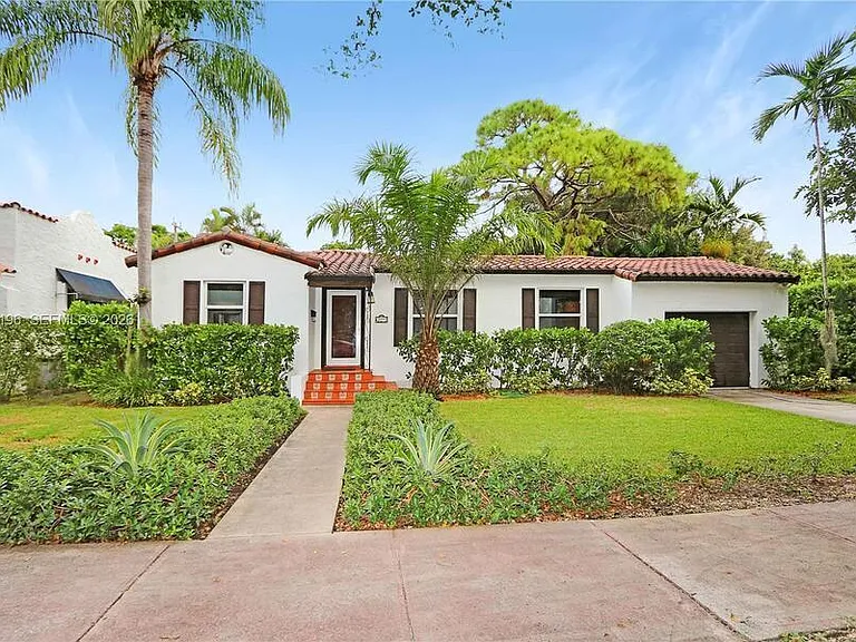 221 Camilo Ave — Photo 1