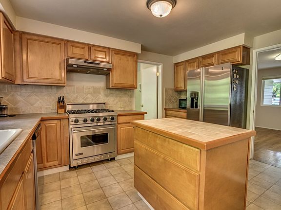 4th image of 6472 129th Pl SE