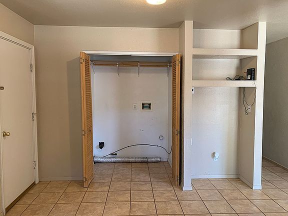 W/D hookup in kitchen closet