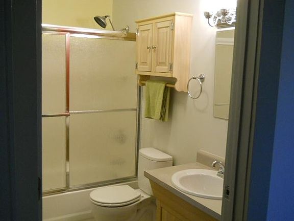 5th image of 920 N Highland Ave