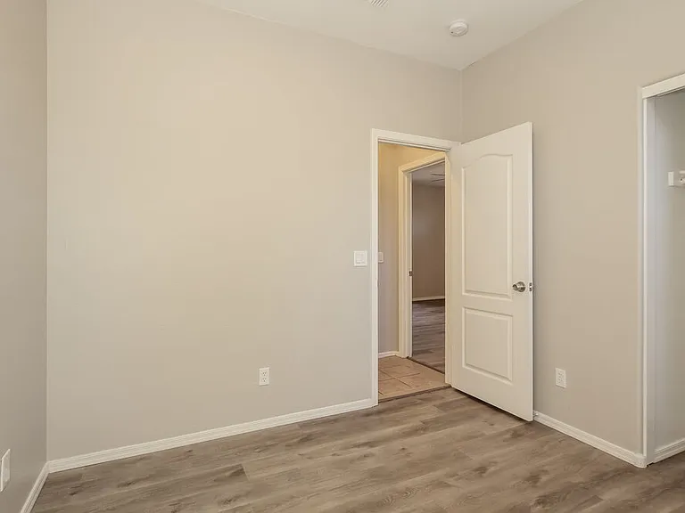 8713 N 58th Ln — Photo 16
